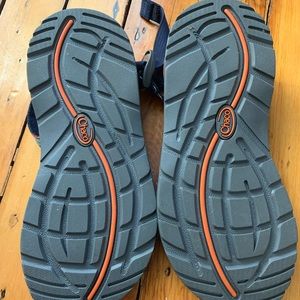 Chacos, women’s 10, never worn